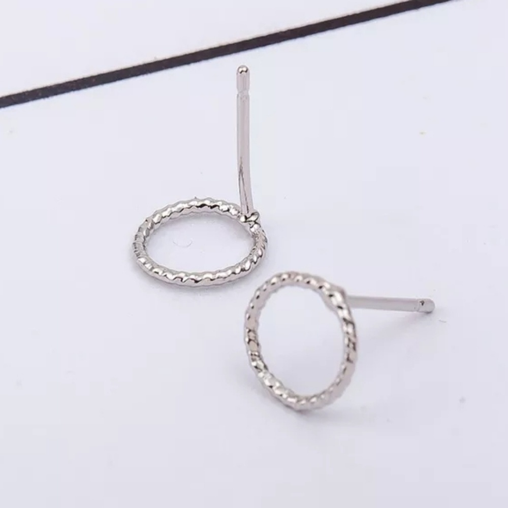 Simple Twisted Rope Open Circle Stud Minimalist Earrings - Picture 2 of 4